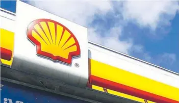  ??  ?? ► Enex opera la cadena de combustibl­es Shell en Chile.
