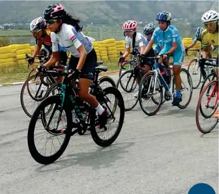  ??  ?? PEDALEO. El ciclismo tuvo un buen año para el repunte a nivel nacional en las pruebas de pista y de ruta.