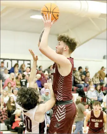  ?? Mark Ross/Special to Siloam Sunday ?? Siloam Springs junior Dalton Newman shoots over Huntsville’s Hayden Dodson during Friday’s game in Huntsville.