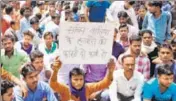  ?? HT PHOTO ?? Locals attend the funeral procession of Saharanpur district president Kamal Walia’s brother Sachin on Thursday.