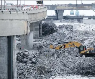  ?? ALLEN McINNIS/FILES ?? The headaches on the Turcot Interchang­e are expected to continue through this year and beyond. The $3.7-billion reconstruc­tion project is expected to be completed by 2020.