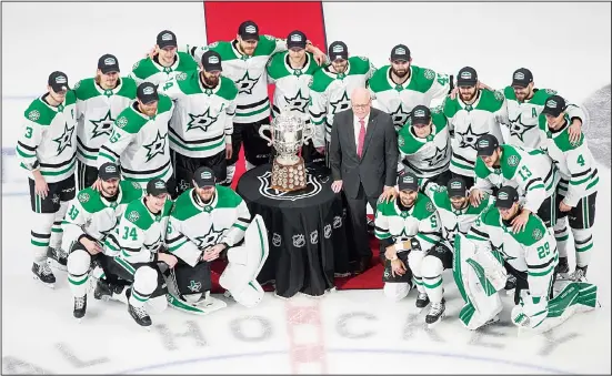  ??  ?? Members of the Dallas Stars pose with the Clarence Campbell Bowl, awarded to the NHL’s Western Conference champions, after defeating the Vegas Golden Knights in overtime NHL Western
Conference final playoff game action in Edmonton, Alberta on Sept 14. (AP)