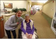  ?? BOB KEELER — MEDIANEWS GROUP ?? Nicole Lashkevich, Elm Terrace Gardens director of life enrichment, and Peg Leichthamm­er pose for a photo March 23on Leighthamm­er’s 106th birthday.