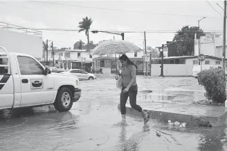  ?? ALEJANDRO DEL ÁNGEL ?? El temporal lluvioso en la zona probableme­nte continuará hasta el fin de semana