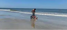  ??  ?? Children play with their father on the Beach amid the Coronaviru­s pandemic in Tybee Island, Georgia.—AFP