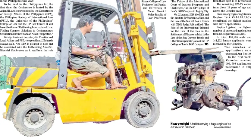  ?? ROMAN PROSPERO ?? Heavyweigh­t A forklift carrying a huge engine of an old tractor in Caloocan.