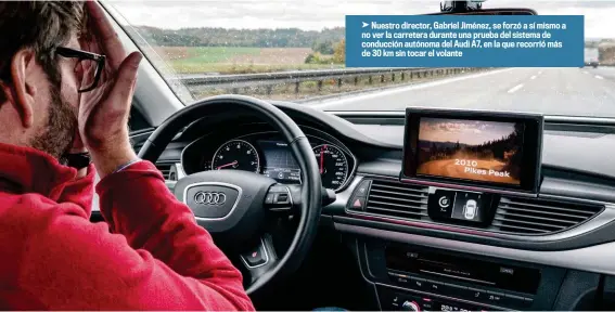  ??  ?? ➤ Nuestro director, Gabriel Jiménez, se forzó a sí mismo a no ver la carretera durante una prueba del sistema de conducción autónoma del Audi A7, en la que recorrió más de 30 km sin tocar el volante