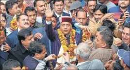  ?? HT PHOTO ?? CM Jai Ram Thakur being welcomed by the locals and the BJP workers in Una on Sunday.