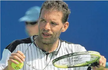  ?? ARCHIVFOTO: DPA/STEFAN HESSE ?? Der frühere Tennis-Profi Karsten Braasch (das Bild zeigt ihn bei den Australian Open im Jahr 1999) aus Oberhausen hat sich für die Senioren-Weltmeiste­rschaften in Ulm/Neu-Ulm gemeldet.