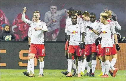  ?? FOTO: EFE ?? El Leipzig, un claro ejemplo Pasó del anonimato a terminar segundo de la Serie A en su debut en la Bundesliga