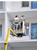  ?? FOTO: DPA ?? Ein neuer Balkon für die Mieter? Kosten können Vermieter begrenzt umlegen.