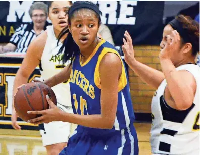  ?? DAVE KALLMANN / MILWAUKEE JOURNAL SENTINEL ?? Kenosha St. Joseph’s Sidney Cooks has been nominated to play in the McDonald’s All-American basketball game.