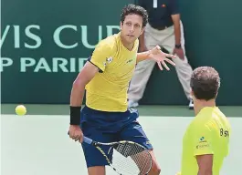  ??  ?? Melo e Soares vencem, mas Brasil segue na segunda divisão da Davis