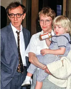  ??  ?? ‘Dysfunctio­nal’: Allen, Farrow and daughter Dylan