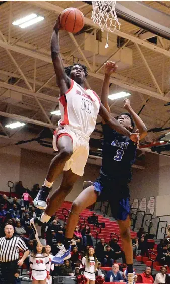  ?? QUINN HARRIS/SUN-TIMES ?? Former Bolingbroo­k star Darius Burford totaled 600 points in two seasons at Furman.