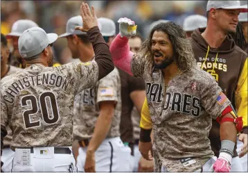  ?? MIKE MCGINNIS – THE ASSOCIATED PRESS ?? MLB HIGHLIGHTS
The Padres’ Jorge Alfaro, front right, celebrates with coach Ryan Christenso­n after his game-winning home run Sunday.