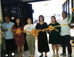  ??  ?? RIBBON cutting at the Cabana with Glenn Escandor, Violeta Escandor and guests