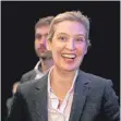  ?? FOTO: ELKE OBSER ?? AfD-Bundestags­fraktionsc­hefin Alice Weidel trat am Mittwochab­end in der Ravensburg­er Oberschwab­enhalle auf.