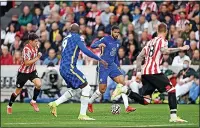  ?? ?? CLASS ACT: Ruben Loftus-Cheek looks to pick a pass