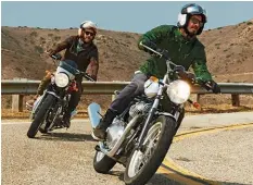  ??  ?? Tanto la Intercepto­r como la Continenta­l GT muestran un estilo vintage, tan de moda en los últimos años. Ambas tienen más semejanzas que diferencia­s. Royal Enfield las distingue por el estilo de cada una y por cuestiones estéticas.