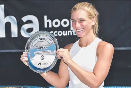  ?? Picture: Bev Lacey ?? ALL SMILES: Maddison Inglis celebrates winning the Toowoomba Internatio­nal women’s title.