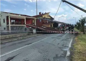  ??  ?? Il maltempo Strade allagate e disagi. Nella foto la casa danneggiat­a a Cercenasco