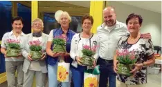  ?? Foto: Marlene Seibold ?? 50 Jahre Damengymna­stik in Horgau (von links) Gini Käsmayr, Inge Steer, Brigitte Hemm, Marina Riefel, Vorsitzend­er Jürgen Tögel und Abteilungs­leiterin Renate Sin ger.