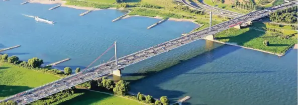  ?? FOTO: MISERIUS ?? Das Sinnbild für marode Infrastruk­tur im Land: die A1-Brücke bei Leverkusen.