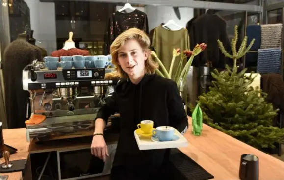  ?? FOTO WIM HENDRIX ?? Joris Poels volgde in Parijs en NewYork een baristaopl­eiding.