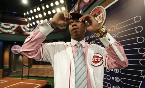  ?? JULIO CORTEZ/THE ASSOCIATED PRESS ?? Hunter Greene walks off the stage after being selected No. 2 by the Cincinnati Reds in the first round of the Major League Baseball draft on Monday.