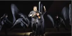  ?? (Bernd Uhlig) ?? LUCA SALSI (Barnaba) and Anna Netrebko (La Gioconda) in Ponchielli’s ‘La Gioconda.’