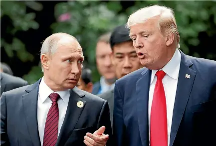  ?? PHOTO: REUTERS ?? US President Donald Trump and Russia’s President Vladimir Putin talk during the family photo session at the Apec summit in Danang, Vietnam.