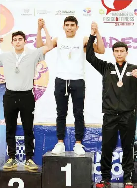  ??  ?? BlADIMIr rEntErÍA Palacios obtuvo plata en competenci­a de box