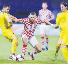  ??  ?? Mandžukić (lijevo), Perišić (gore) i Čop (dolje) u rujnu su postigli po dva pogotka u klubovima