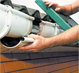  ?? DREAMSTIME ?? Keep an eye out for gutters that are sagging, cracking or leaking.