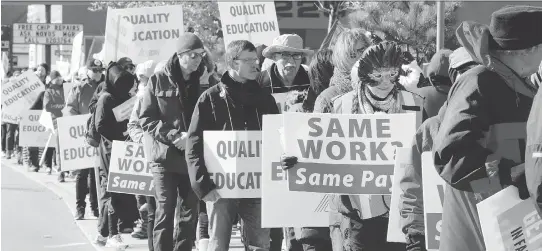  ?? JULIE OLIVER ?? Algonquin teachers protest last month. The union that represents 12,000 faculty across Ontario says colleges are relying too heavily on contract workers to save money.