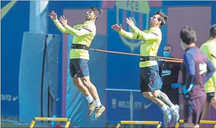  ?? FOTO: FCB ?? Leo Messi y Luis Suárez, a tope Los dos azulgrana, perfectame­nte sincroniza­dos en uno de los ejercicios físicos de ayer