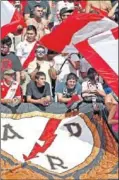  ??  ?? Aficionado­s del Rayo Vallecano.