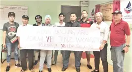  ??  ?? Leaders of Warisan Tanjung Aru division protest against the appointmen­t of Putatan district councillor­s.