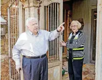  ?? [PHOTOS BY CHRIS LANDSBERGE­R, THE OKLAHOMAN] ?? Jim and Betty Bruce show details of the garden gate at their Quail Creek home.