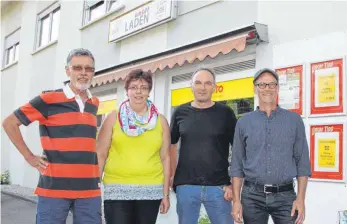  ?? FOTO: JPS ?? „Das beste Jahr“hinter sich: Uli Patzig, Susanne Groß, Jörg Endraß und Kay Friedrich (von links) ziehen eine Zwischenbi­lanz des zehnjährig­en Bestehens der Dorfläden Schomburg.