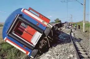  ?? REUTERS PIC ?? A derailed train near Corlu in Tekirdag province, Turkey, on Sunday.