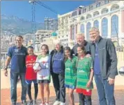  ?? HT PHOTO ?? Arsene Wenger (R) with former Brazil World Cup-winning skipper Cafu (L) and tennis great Boris Becker.