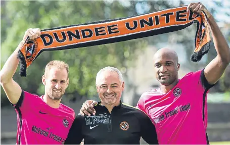  ?? SNS. ?? United manager Ray MacKinnon with new signings William Edjenguele, right, and Frank van der Struijk.