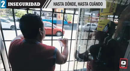  ?? CHRISTIAN VINUEZA / EXPRESO ?? Comercio. Por el temor a ser asaltados, en Guayaquil los comerciant­es hablan apenas lo necesario con la gente. No socializan, no hay cercanía.