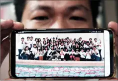  ??  ?? Yen displaying a photo of himself and his fans with donated rice for charity in Panchiao district, New Taipei City.