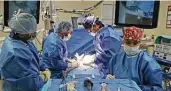  ?? Jerry Lara / Staff photograph­er ?? Dr. Ashwini Kumar, second from right, removes a patient’s gallbladde­r at Texas Vista Medical Center. The hospital is undergoing several upgrades.