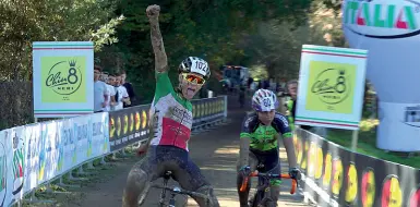  ??  ?? Il percorso (sotto). Nella foto in alto, il bisceglies­e Ettore Loconsolo, categoria Allievi, in lizza per la maglia rosa della sua categoria La gara ●