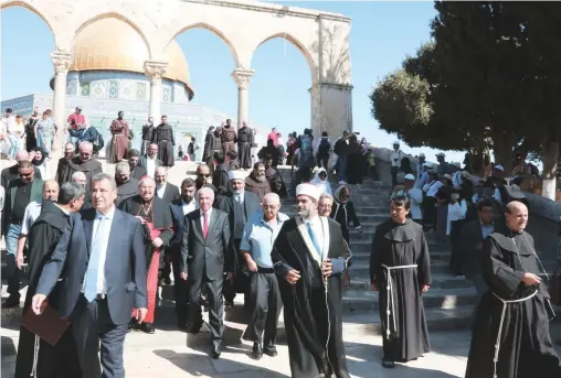  ?? Photo/Supplied ?? This highlevel visit to Al-Aqsa is a true reflection on the 1,400 years of MuslimChri­stian coexistenc­e in the holy city of Jerusalem. Wasfi Kailani A Vatican delegation led by Cardinal Leonardo Sandri visits AlAqsa Mosque on Thursday.