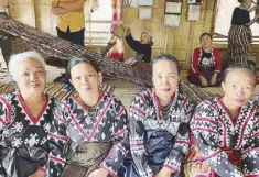  ?? ?? Gamaba weaver Barbara Ofong and her weavers